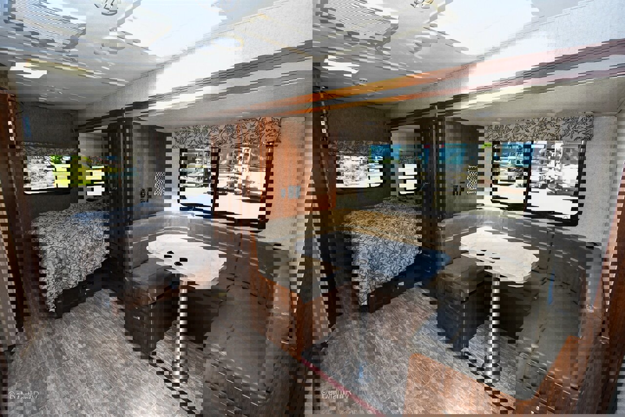 Used 2017 Mercedes-Benz Sprinter 3500 image 5