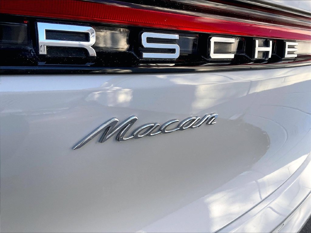 Certified 2023 Porsche Macan AWD/4WD image 31