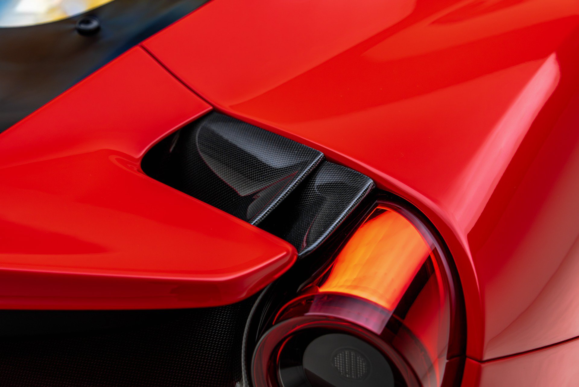 Used 2019 Ferrari 488 Pista Coupe RWD image 29