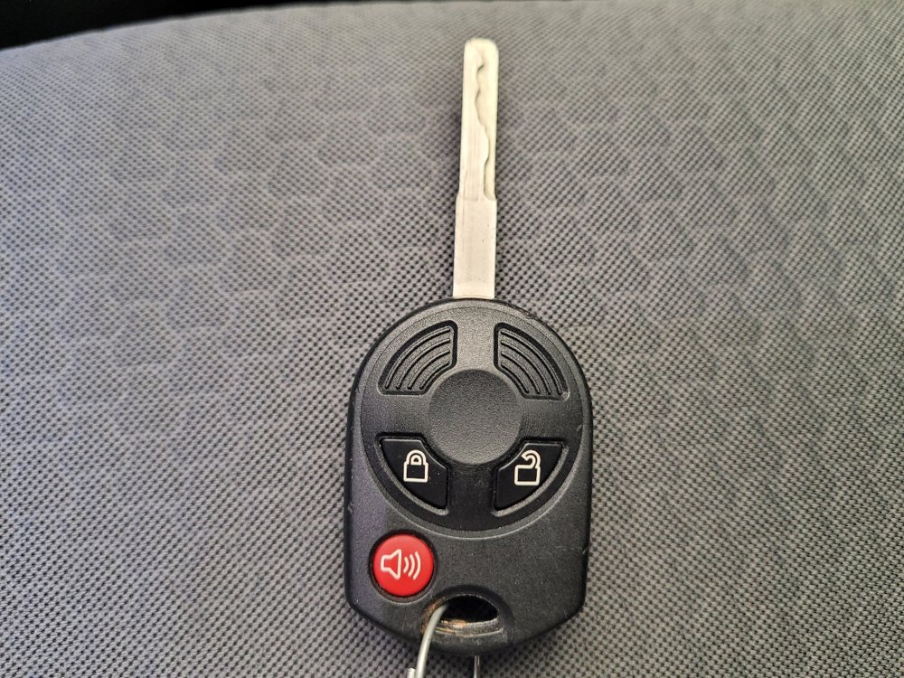 Used 2018 Ford Escape SE w/ Ford Safe & Smart Package FWD image 32