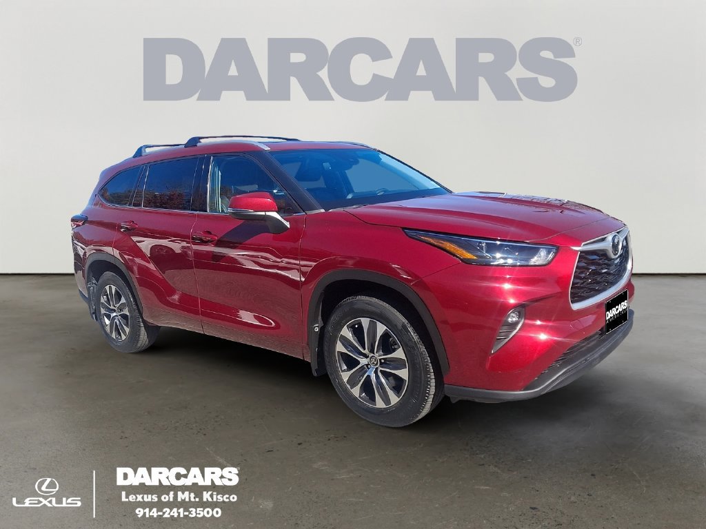 Used 2022 Toyota Highlander XLE AWD/4WD image 1