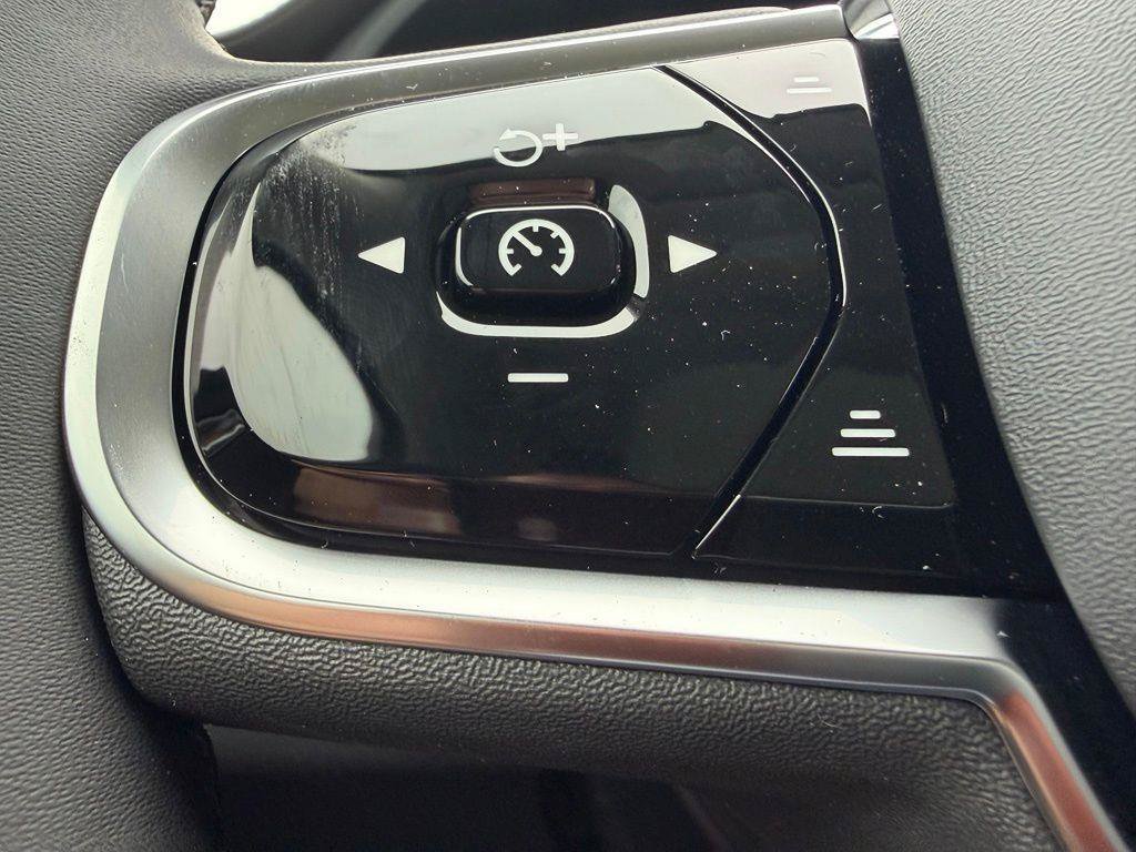 New 2026 Volvo XC60 T8 Ultra w/ Protection Package Premier AWD/4WD image 16