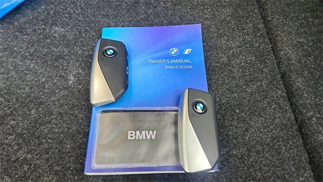 Used 2025 BMW i5 xDrive40 image 64