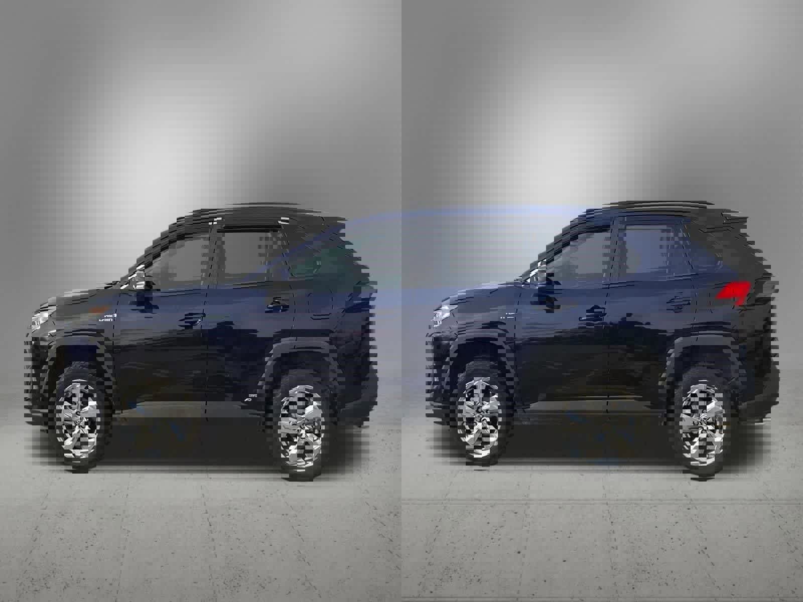 Used 2021 Toyota RAV4 XLE Premium image 3