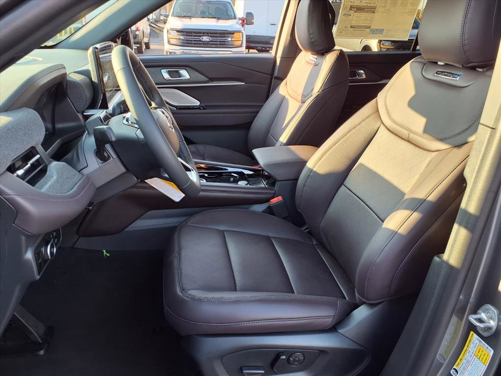 New 2026 Ford Explorer Platinum image 4