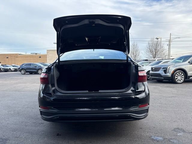Used 2022 Volkswagen Jetta Sport image 6