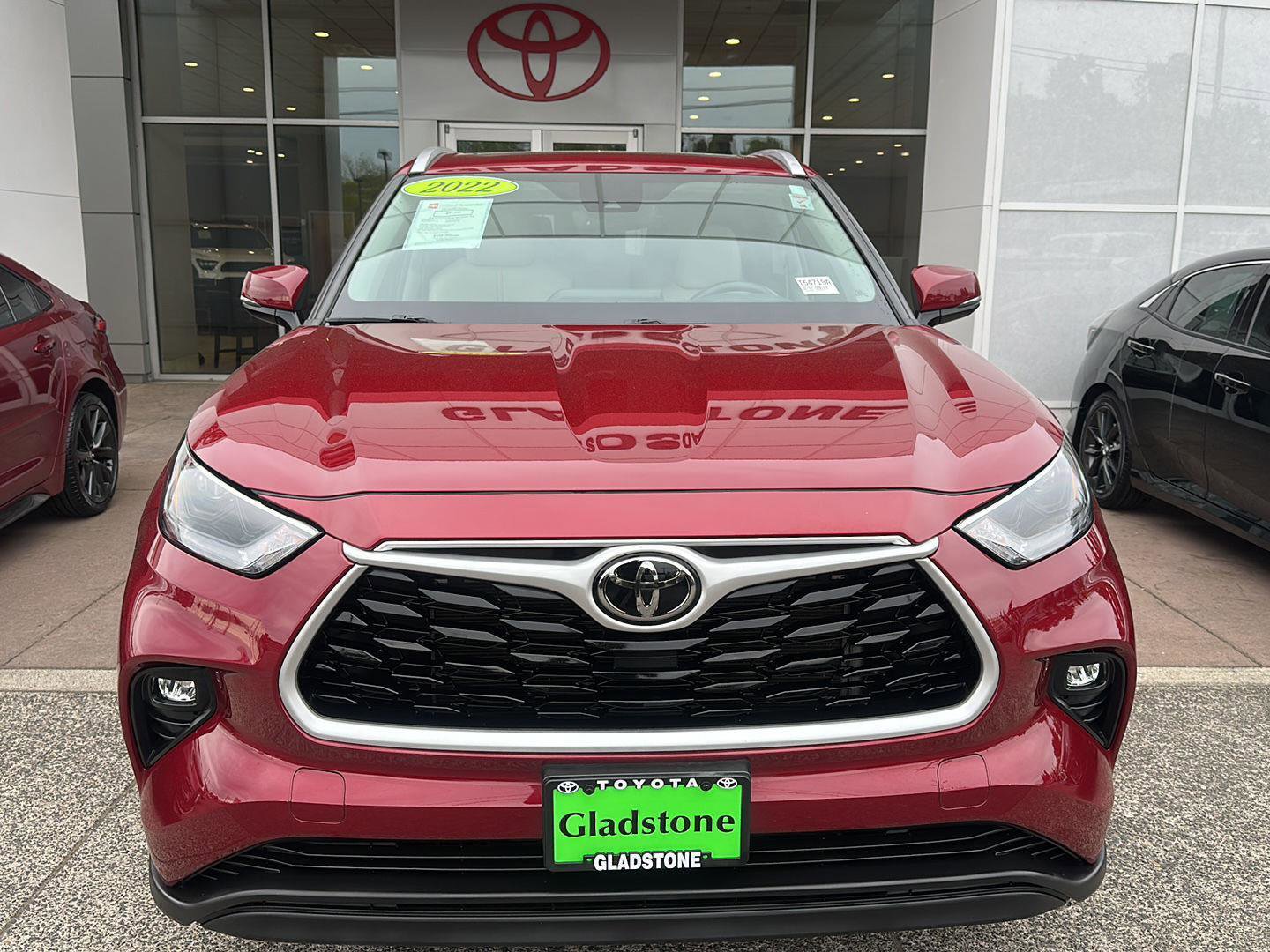 Used 2022 Toyota Highlander XLE AWD/4WD image 8