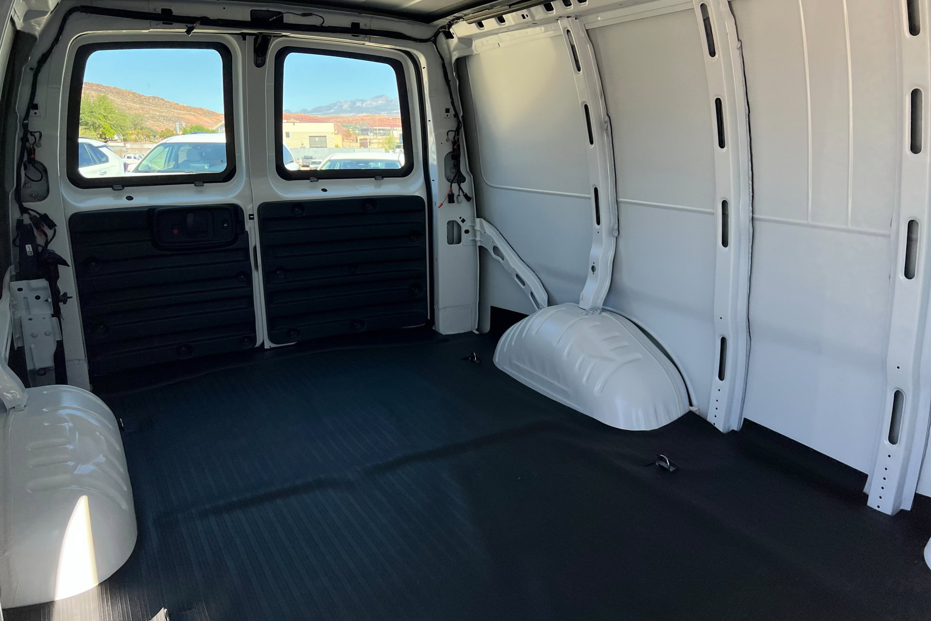 New 2025 Chevrolet Express 3500 Extended w/ Driver Convenience Package image 20