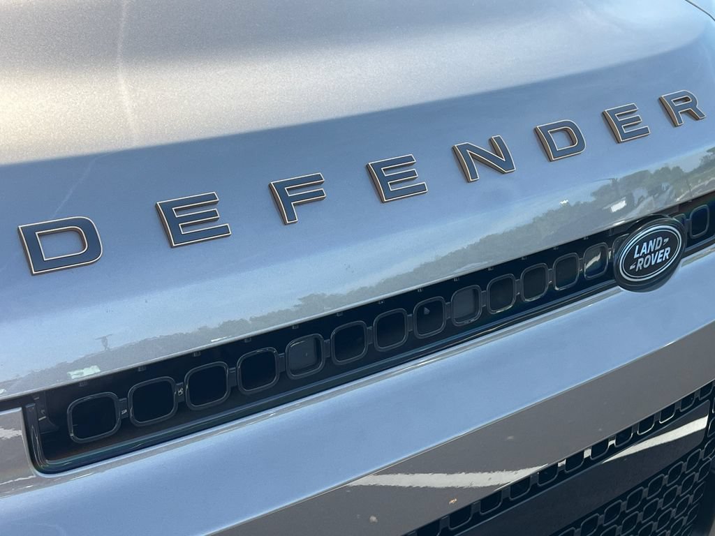 Used 2025 Land Rover Defender 110 AWD/4WD image 29
