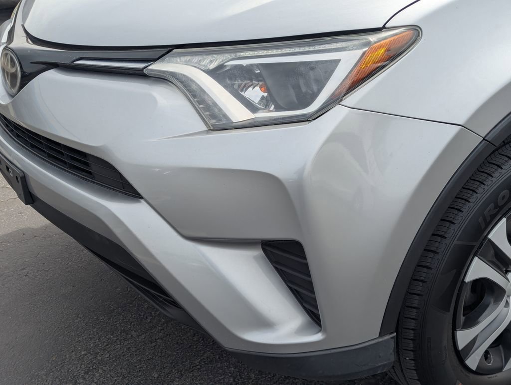 Used 2017 Toyota RAV4 LE FWD image 12