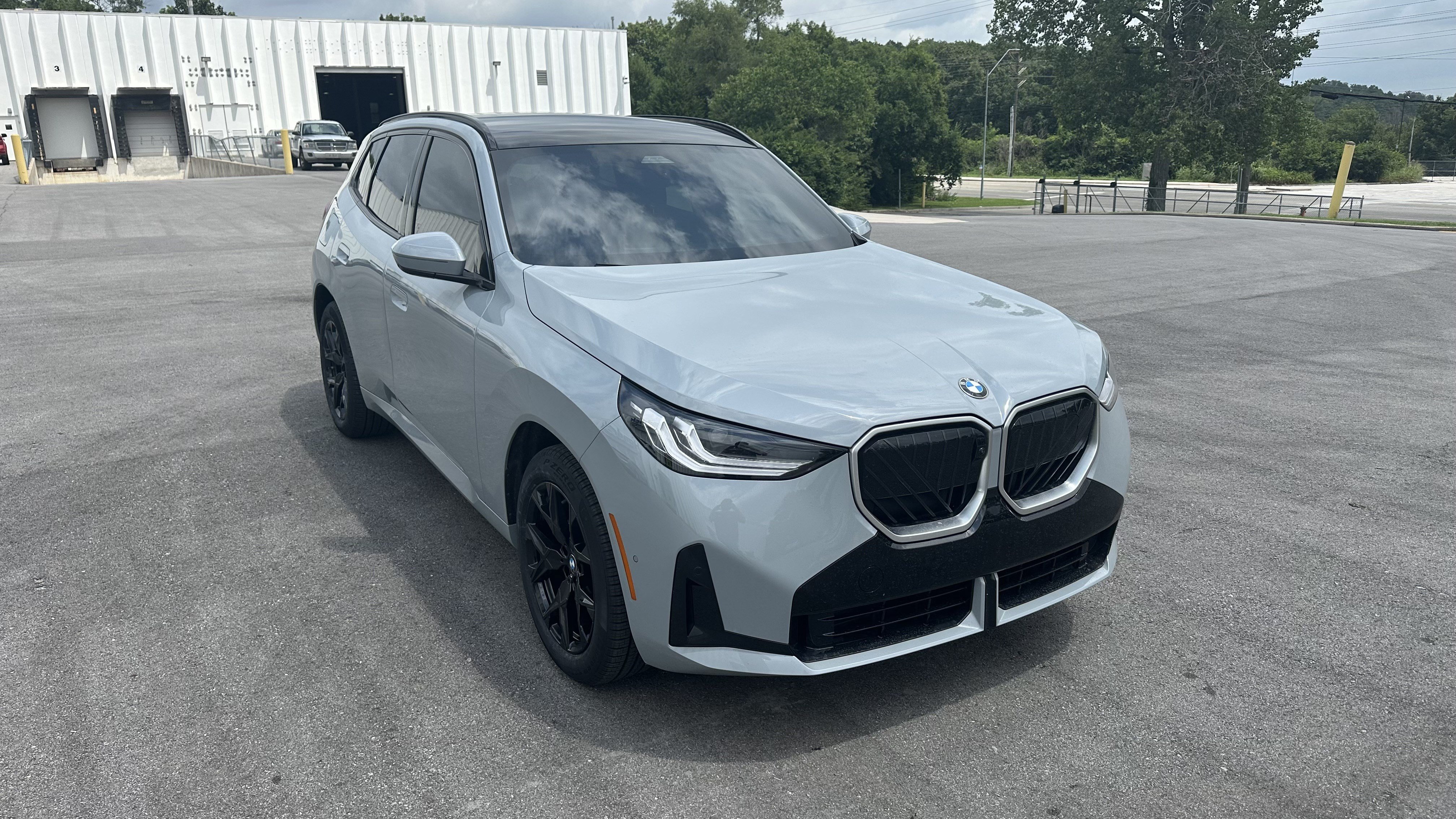 Used 2026 BMW X3 xDrive30i w/ Premium Package AWD/4WD image 2