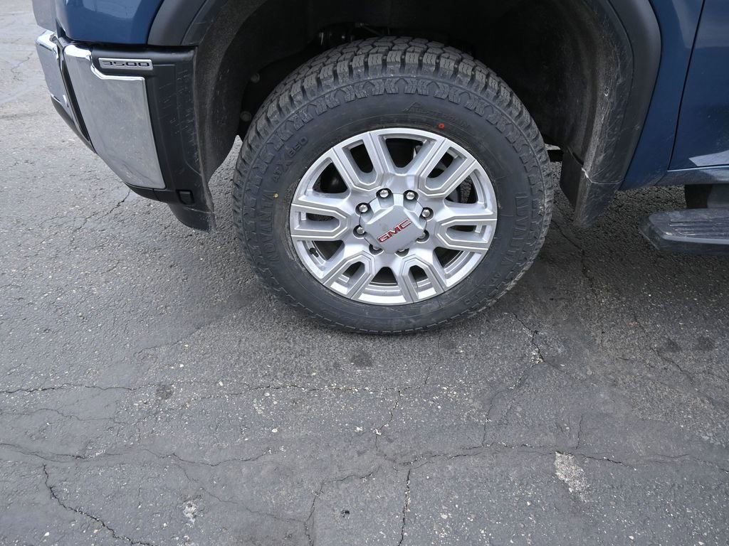 Used 2024 GMC Sierra 3500 SLT w/ SLT Premium Package image 17