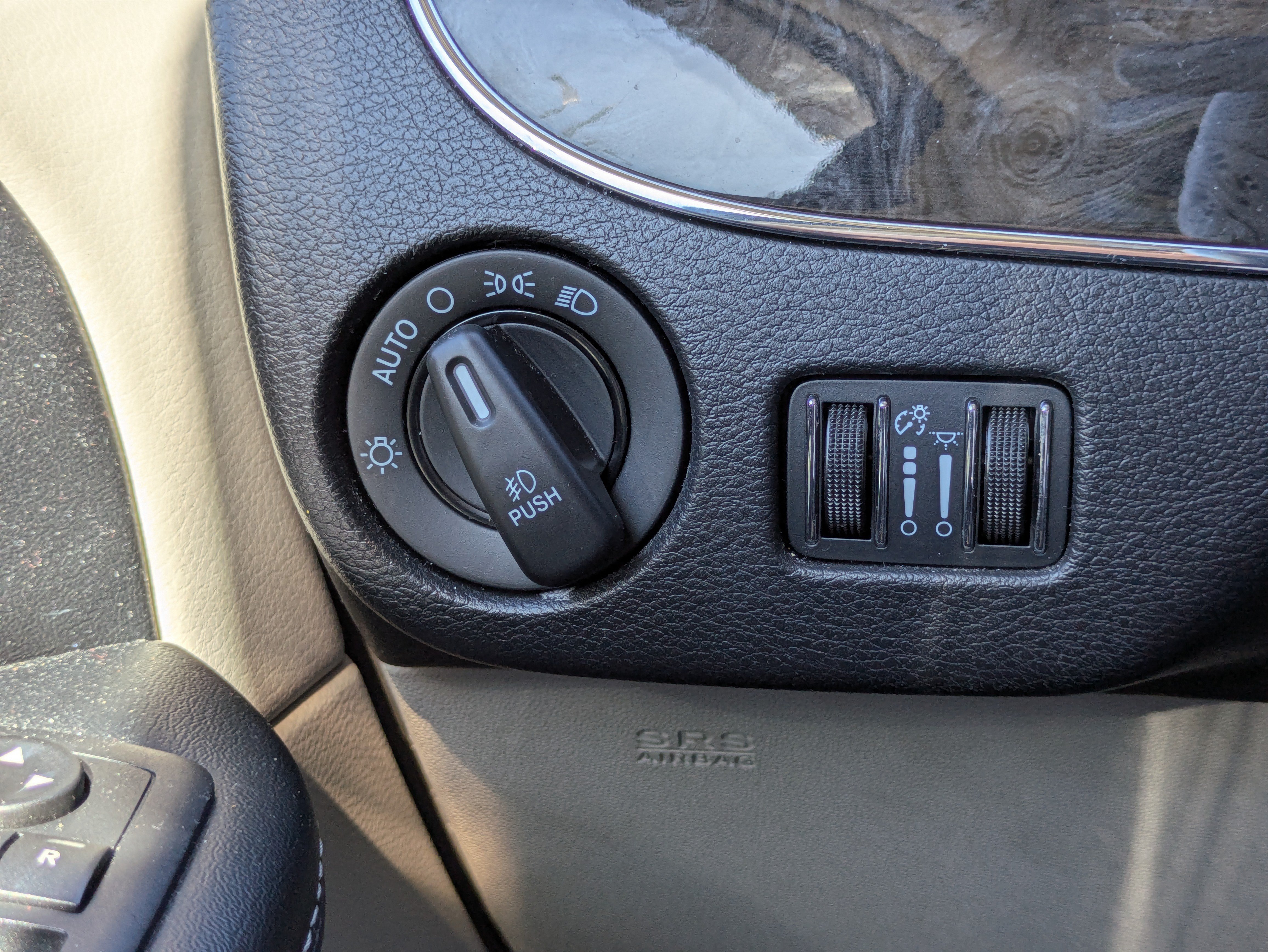 Used 2016 Chrysler Town & Country Touring FWD image 29