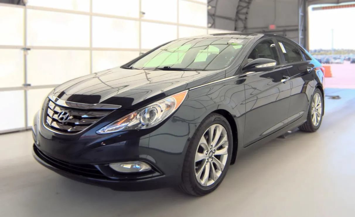 Used 2012 Hyundai Sonata Limited w/ Navigation Pkg FWD image 1
