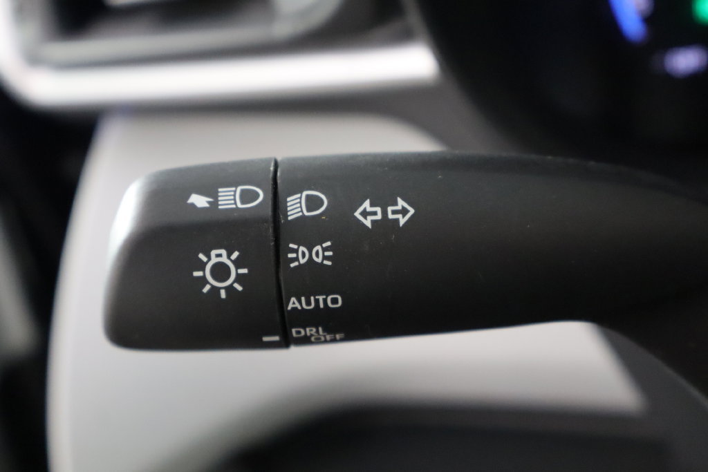 Used 2025 Toyota Sienna LE FWD image 19