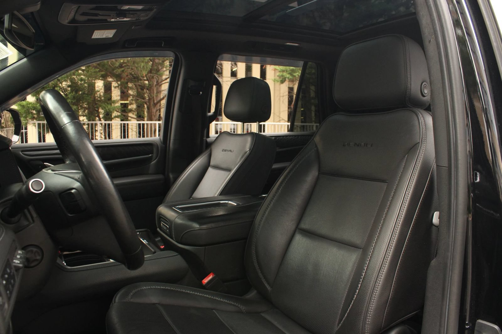 Used 2022 GMC Yukon Denali AWD/4WD image 16