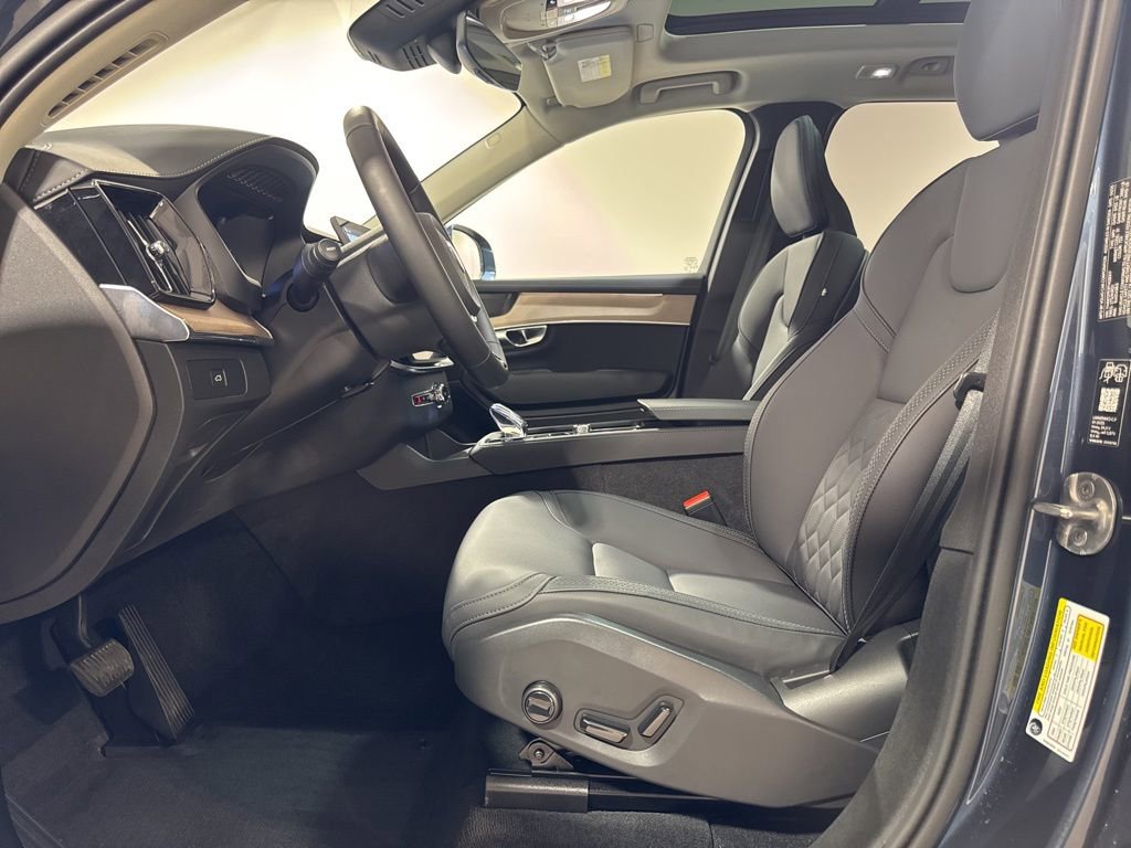 Used 2026 Volvo XC90 B5 Plus w/ Protection Package Premier AWD/4WD image 19