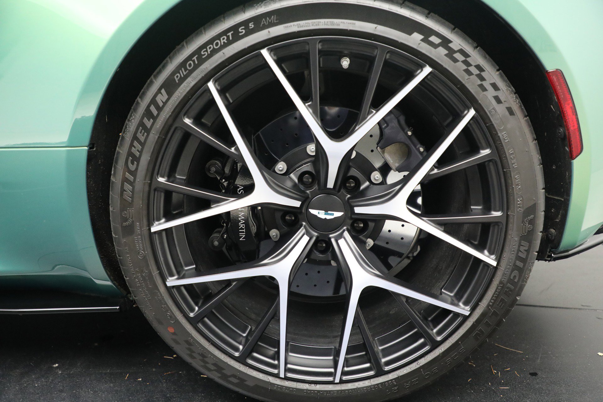 Used 2025 Aston Martin DB12 Convertible RWD image 37