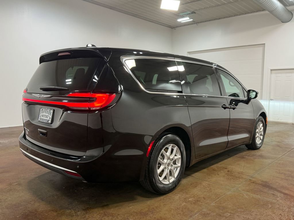 Used 2024 Chrysler Pacifica Touring-L FWD image 33
