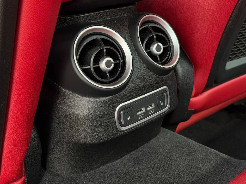 Used 2022 Alfa Romeo Giulia Veloce image 31