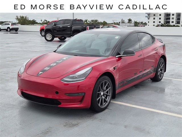 Used 2021 Tesla Model 3 Standard Range Plus image 1