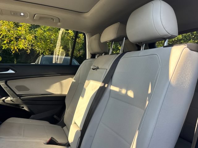 Used 2020 Volkswagen Tiguan SE w/ Panoramic Sunroof Package AWD/4WD image 11
