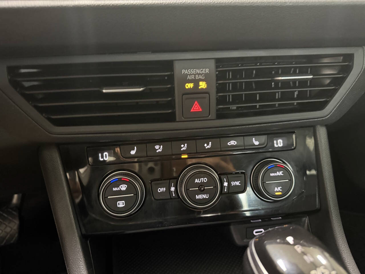 Used 2022 Volkswagen Jetta SE FWD image 11