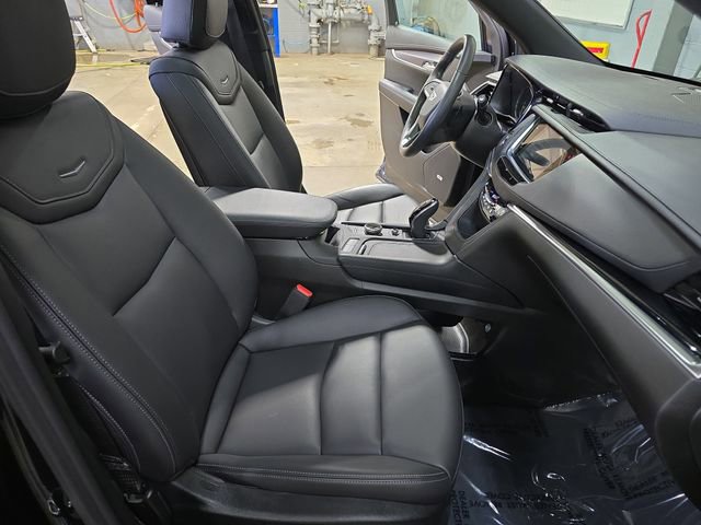 Used 2025 Cadillac XT6 Luxury image 13
