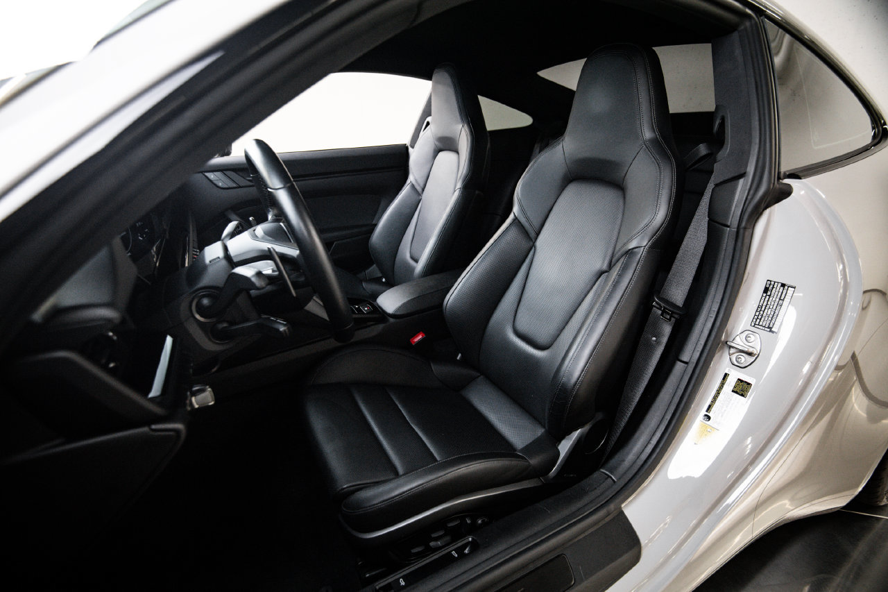 Certified 2024 Porsche 911 Carrera T RWD image 5