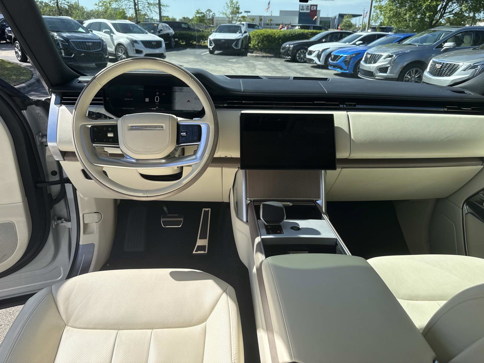 Used 2025 Land Rover Range Rover Long Wheelbase SE AWD/4WD image 19