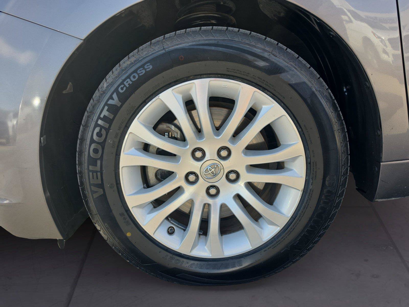 Used 2017 Toyota Sienna XLE Premium FWD image 14