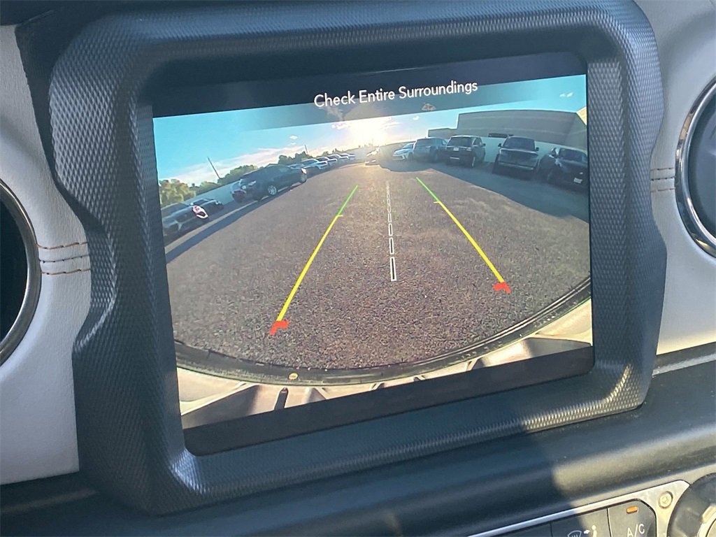 Used 2022 Jeep Wrangler Unlimited Sahara image 16