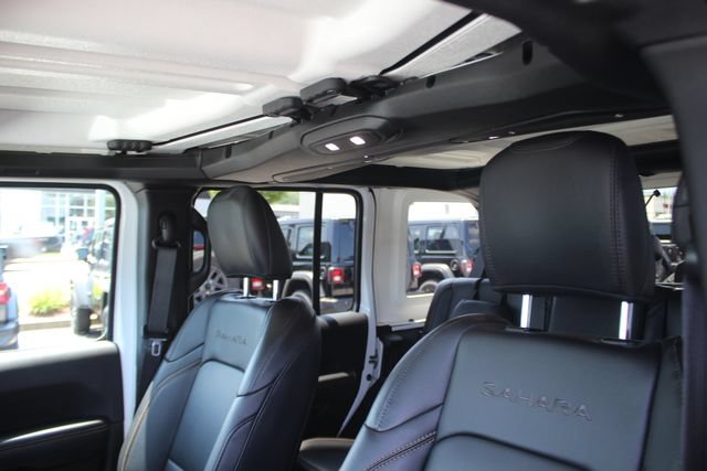 Used 2024 Jeep Wrangler Unlimited Sahara w/ Technology Group AWD/4WD image 22