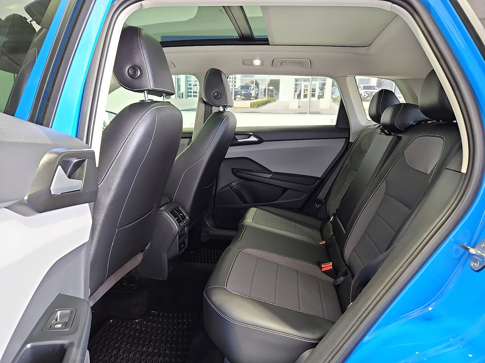 Certified 2023 Volkswagen Taos SE w/ Panoramic Sunroof Package AWD/4WD image 10