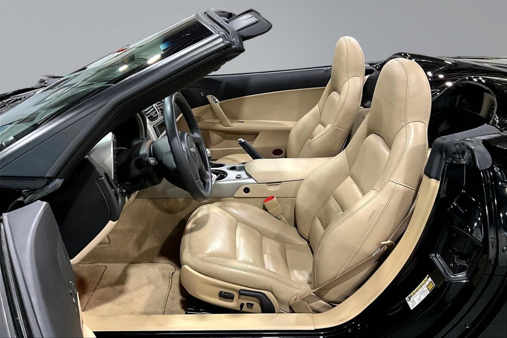 Used 2005 Chevrolet Corvette Convertible w/ Preferred Equipment Group RWD image 18