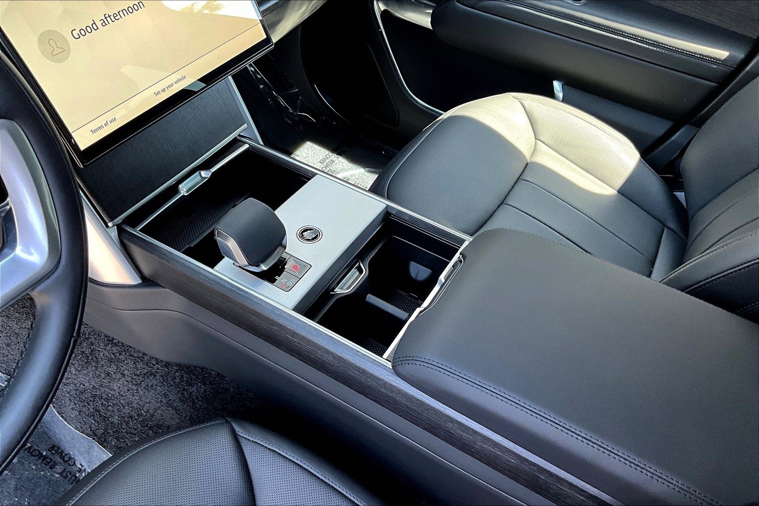 New 2025 Land Rover Range Rover SE image 8