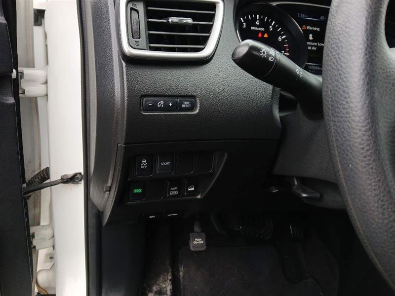 Used 2016 Nissan Rogue S image 19