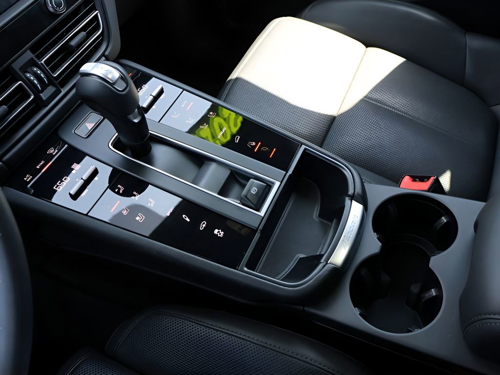 Used 2022 Porsche Macan S image 24