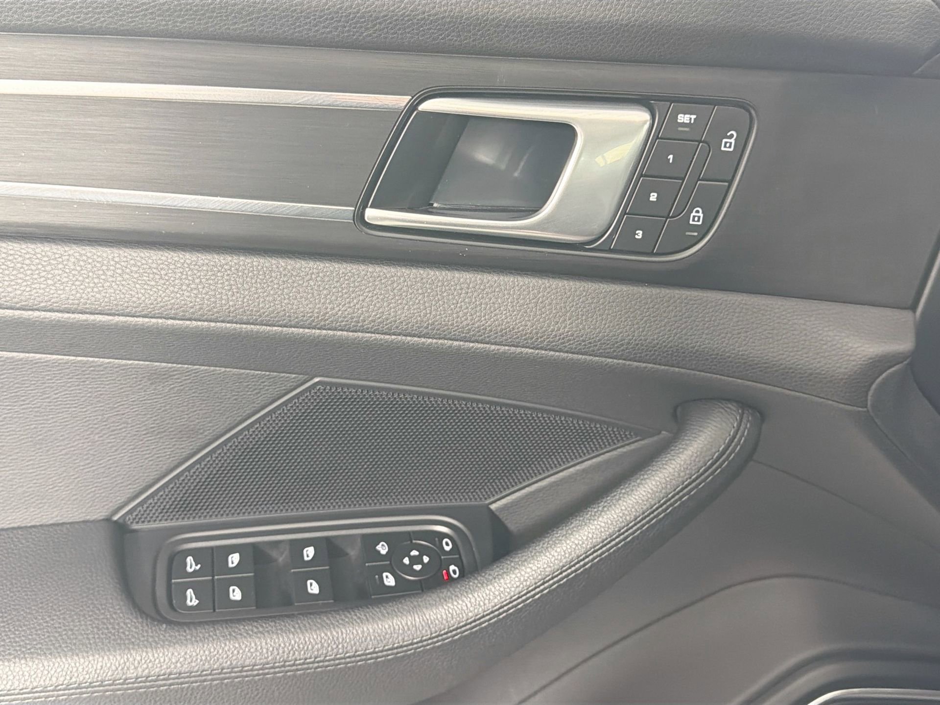 Certified 2023 Porsche Panamera 4 Platinum Edition w/ Assistance Package image 31