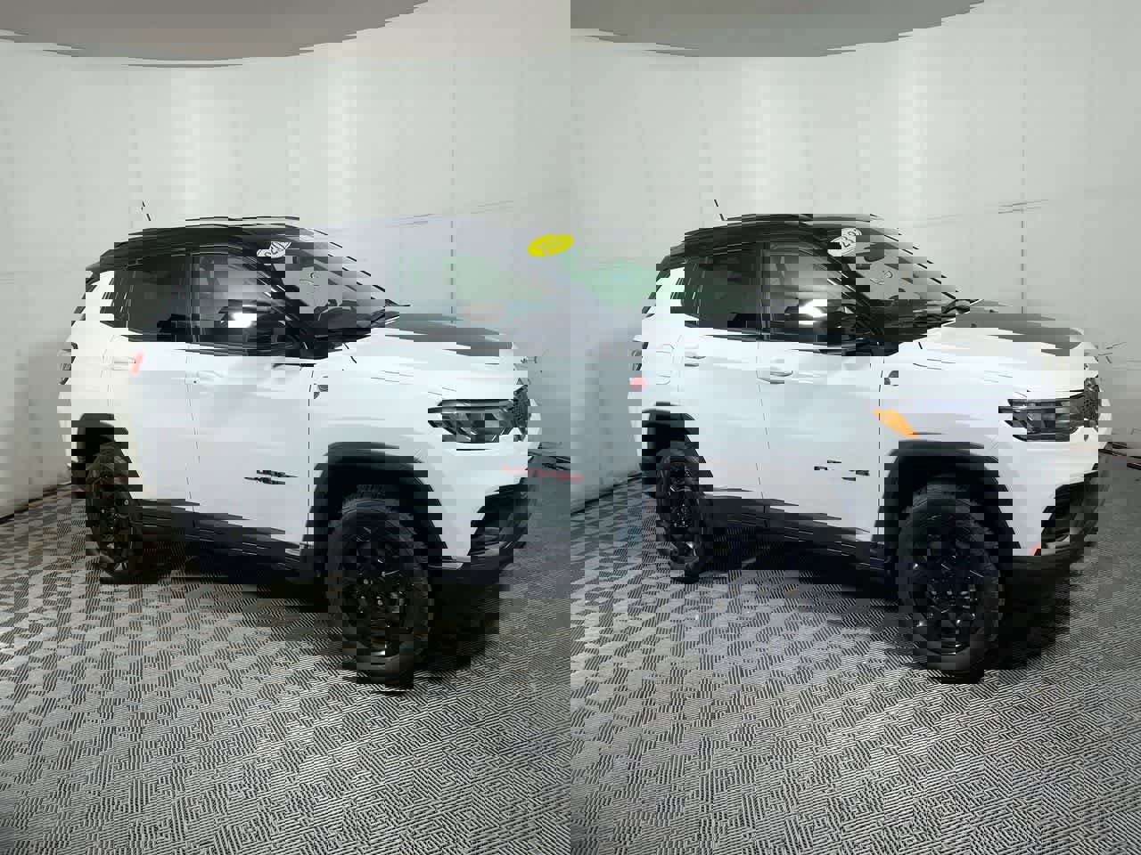 Used 2023 Jeep Compass Trailhawk image 15