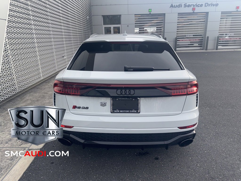 Used 2024 Audi RS Q8 w/ Black Optic Package image 7