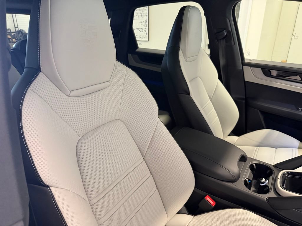 Certified 2026 Porsche Cayenne E-Hybrid AWD/4WD image 27