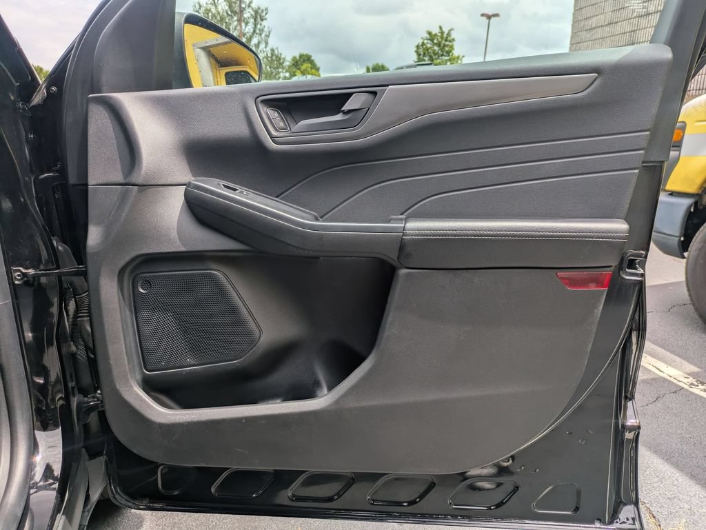 Used 2025 Ford Escape Active AWD/4WD image 32