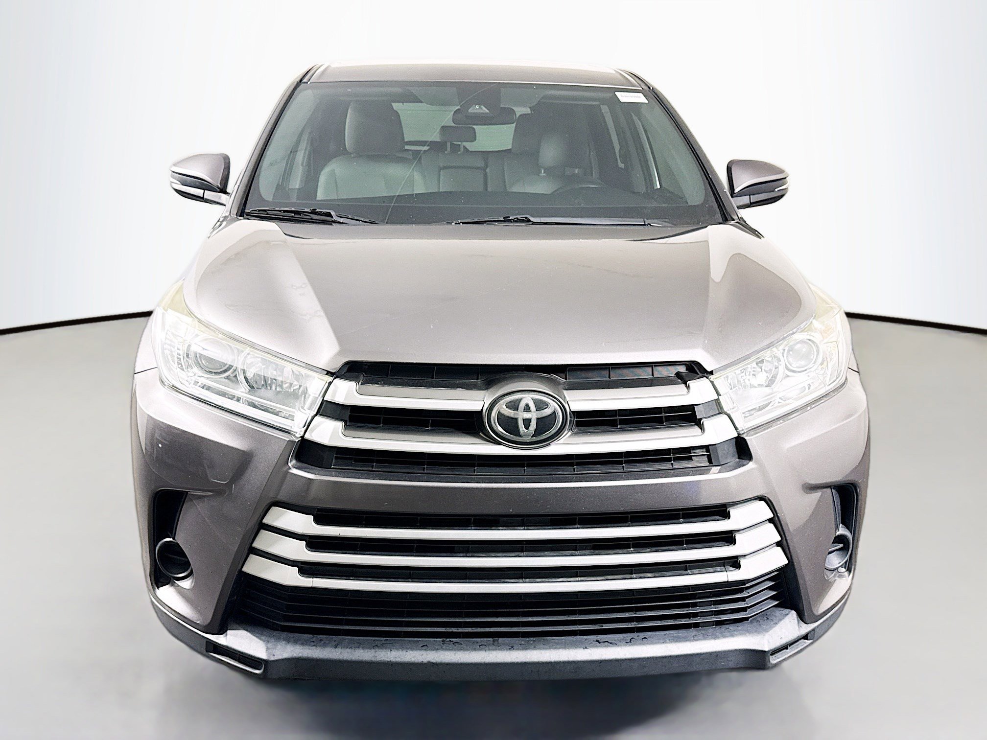 Used 2019 Toyota Highlander LE image 2