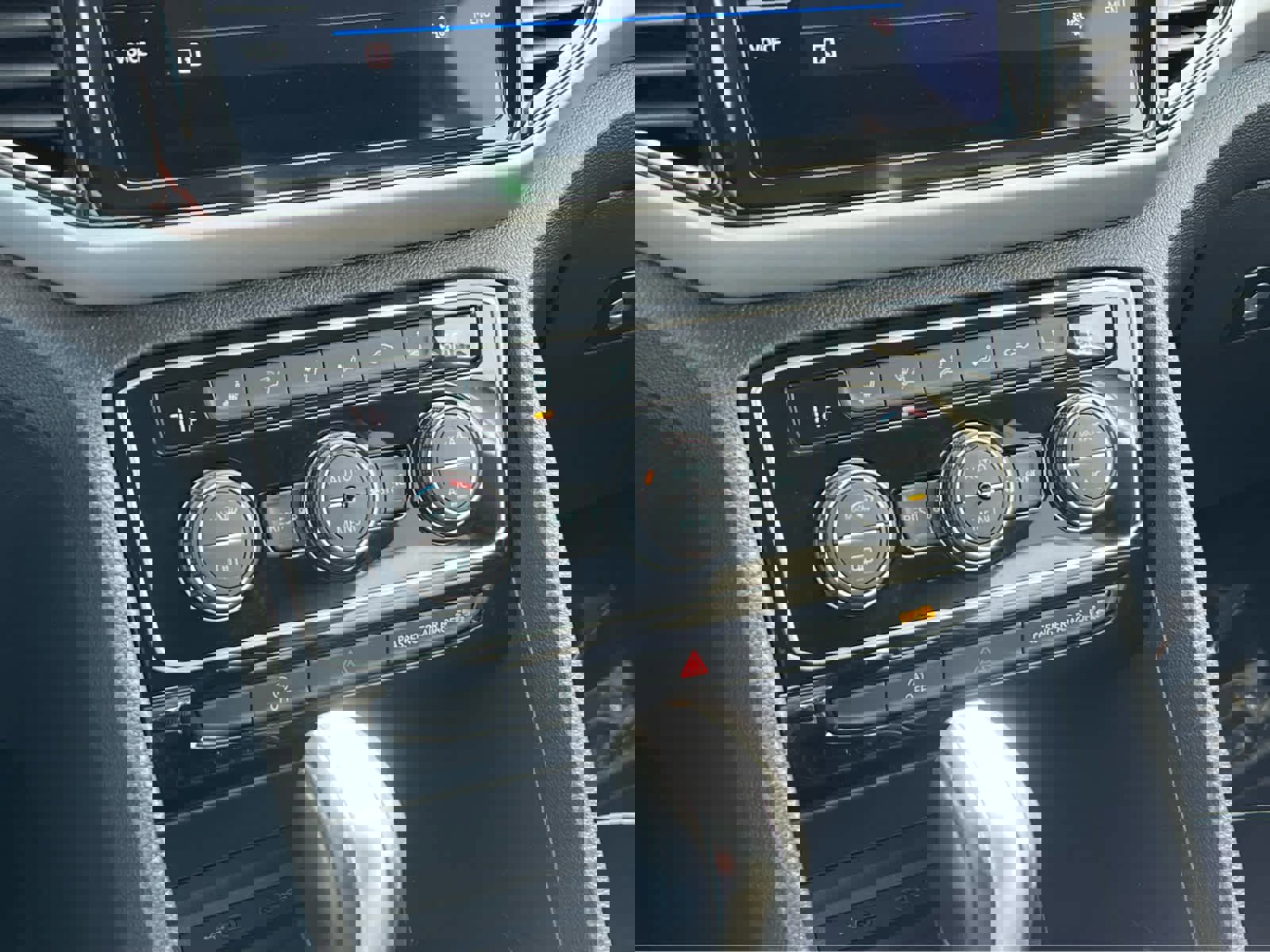 Used 2023 Volkswagen Atlas SE image 38