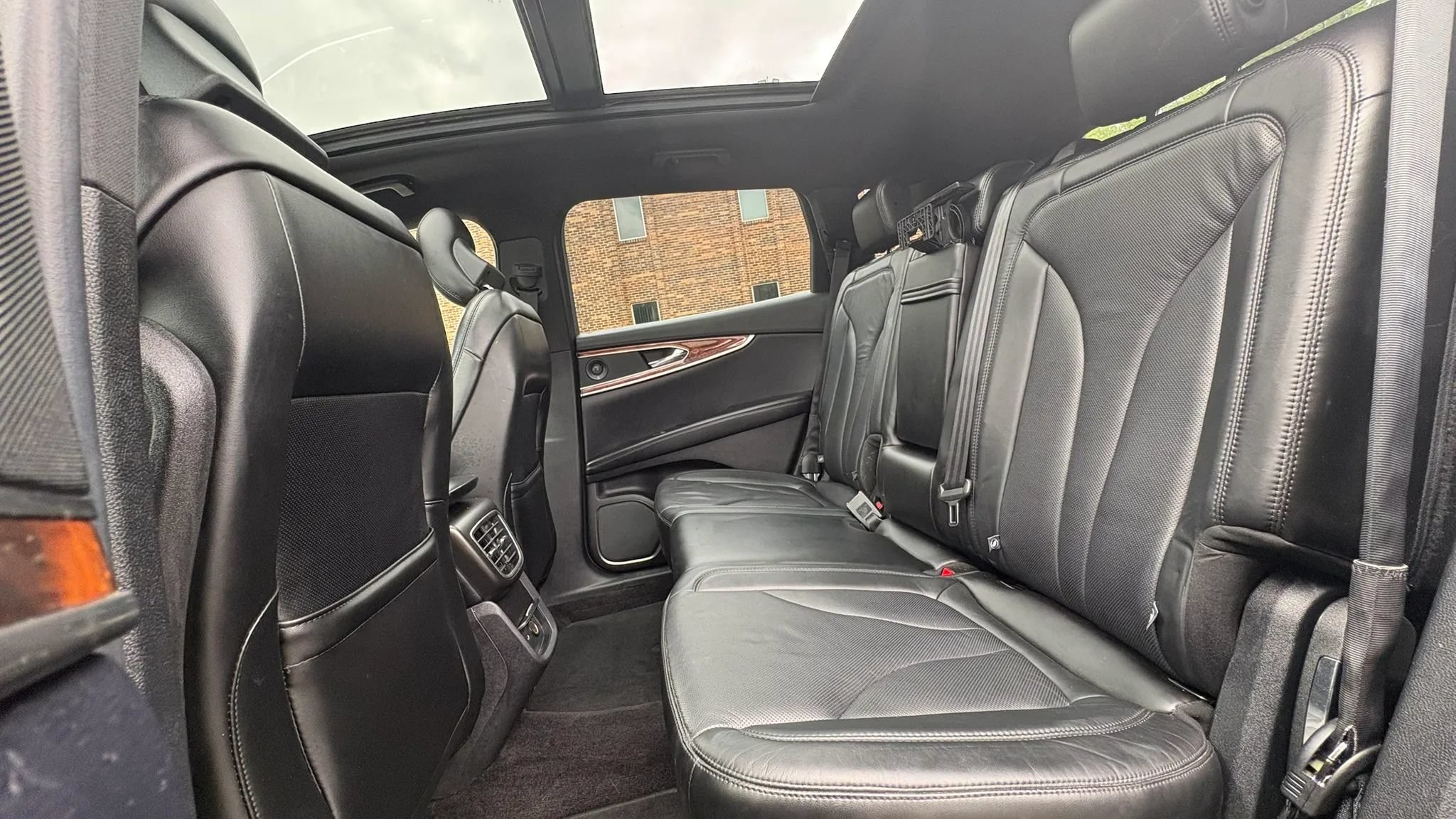 Used 2017 Lincoln MKX Reserve AWD/4WD image 23