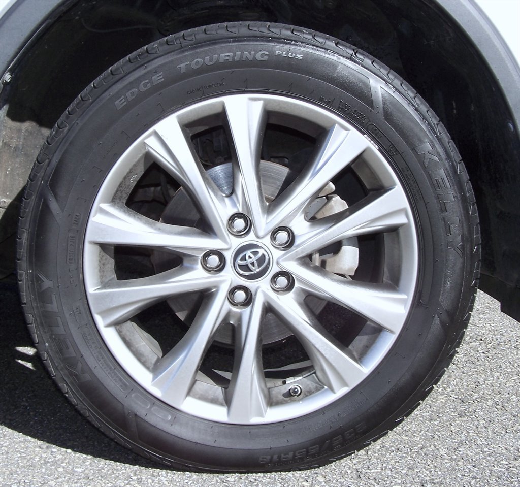 Used 2018 Toyota RAV4 Limited FWD image 33