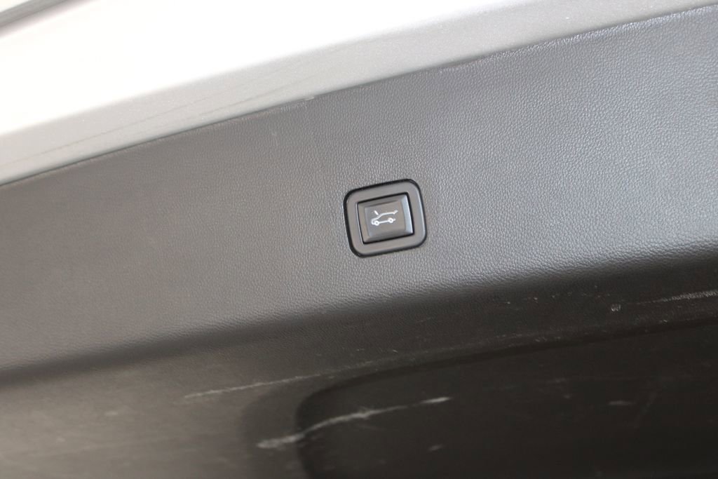 Used 2021 Chevrolet Traverse LT w/ LPO, Cargo Package image 27