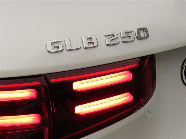 Used 2025 Mercedes-Benz GLB 250 4MATIC image 25