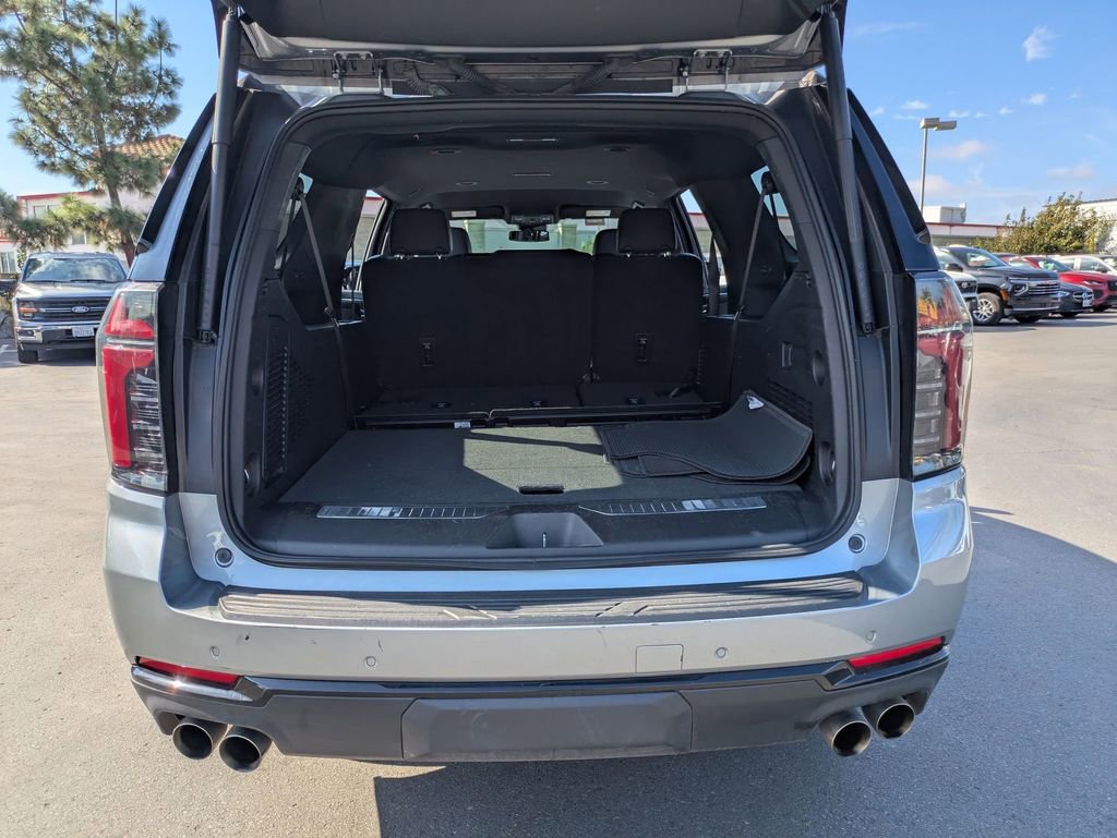 Used 2025 Chevrolet Suburban Z71 image 31